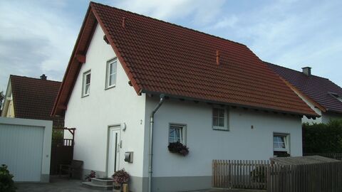 Wohnhaus mit Garage, Blick auf den Eingang
