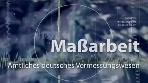 Blauer Hintergrund mit Messskalen, davor das Wort "Maßarbeit