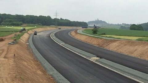 Beselich - Heckholzhausen - B 49 Straßenneubau zwischen Feldern