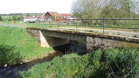 Brücke über einen Bach