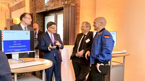 Dr. Terlinden, Ministerpräsident Rhein, Prof. Dr.-Ing. Wörner, ESA-Astronaut Dr. Gerst im Gespräch