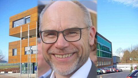 Poträt von Herrn Mause vor dem Amt für Bodenmanagement Korbach