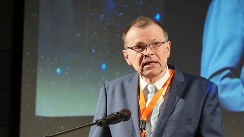 Ad Astra Summit 2025 Dr. Terlinden am Rednerpult