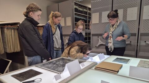 GirlsDay Teilnehmerinnen im Luftbildarchiv