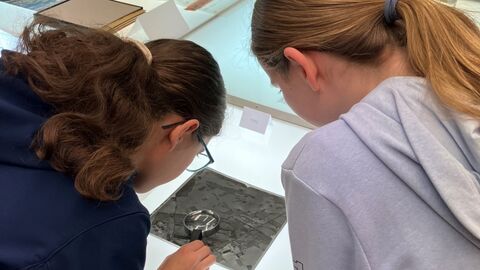 GirlsDay Teilnehmerinnen im Luftbildarchiv